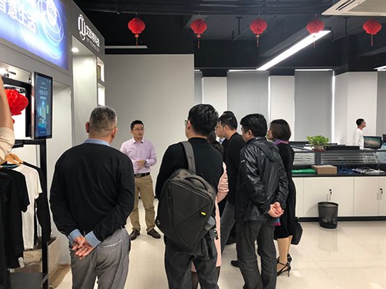 周永和向厦门市平和商会考察团介绍解决方案