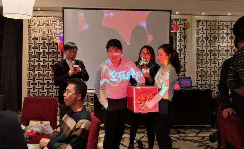 项目总监蓝发兴先生抽奖中